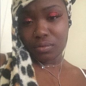 Meet your Posher, Monique